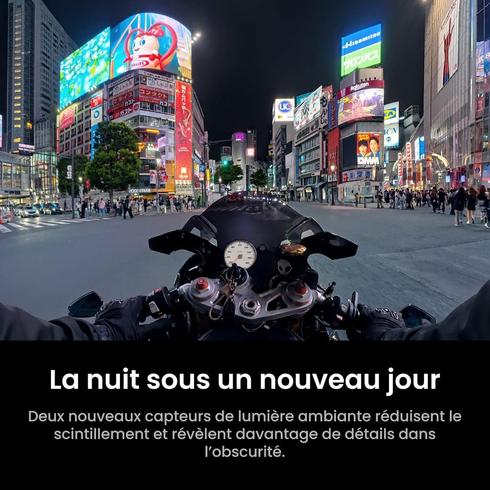 Vue nocturne d'une rue éclairée filmée par l'Insta360 X6, visuel du fabricant