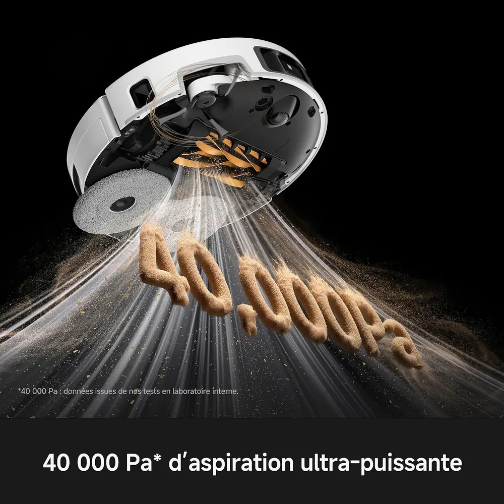 Aspiration de 40 000 Pa du MOVA V70 Ultra Complete : le robot soulève un nuage de poussière sur fond noir